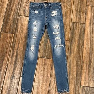 Hollister size 5 high rise super skinny hollister shape love distressed jeans